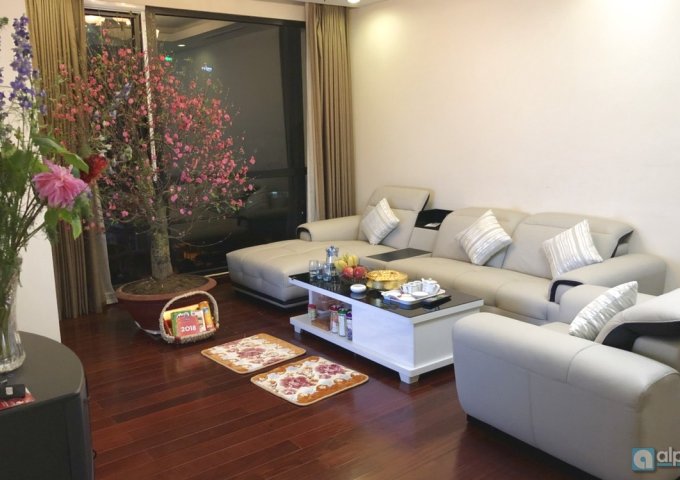 Cho thuê căn hộ chung cư cao cấp 3PN  tại R1 - Royal City,150m2, đồ đẹp, 27.6tr/th . LH: 0904481319