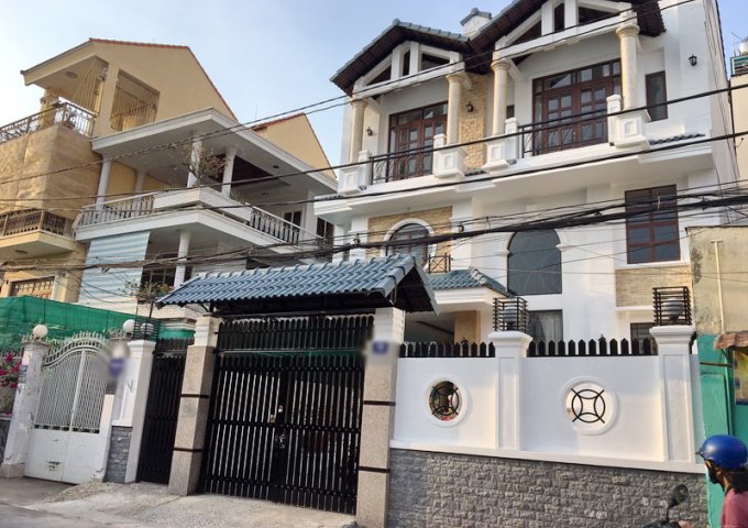 Bán biệt thự 10x18m mặt tiền đường 41 phường Bình Thuận Quận 7.