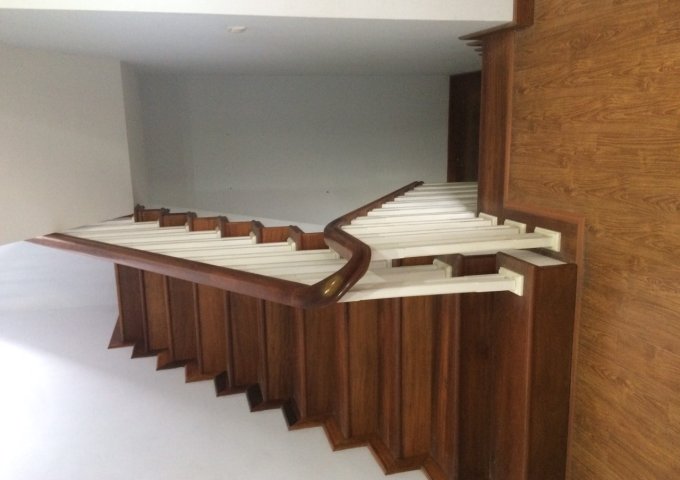 Bán căn liền kề Gamuda. 118m2, nội thất cơ bản. Hướng thoáng mát.