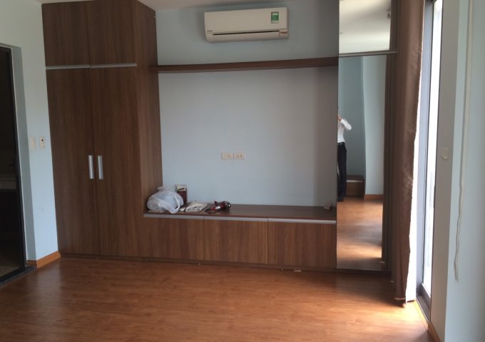 Bán căn liền kề Gamuda. 118m2, nội thất cơ bản. Hướng thoáng mát.