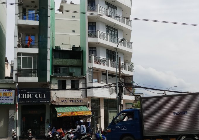 Gia đình tôi cần tiền muốn bán căn nhà đường Cộng Hòa, P13, Tân Bình, DT 4x15m, giá chỉ hơn 9 tỷ