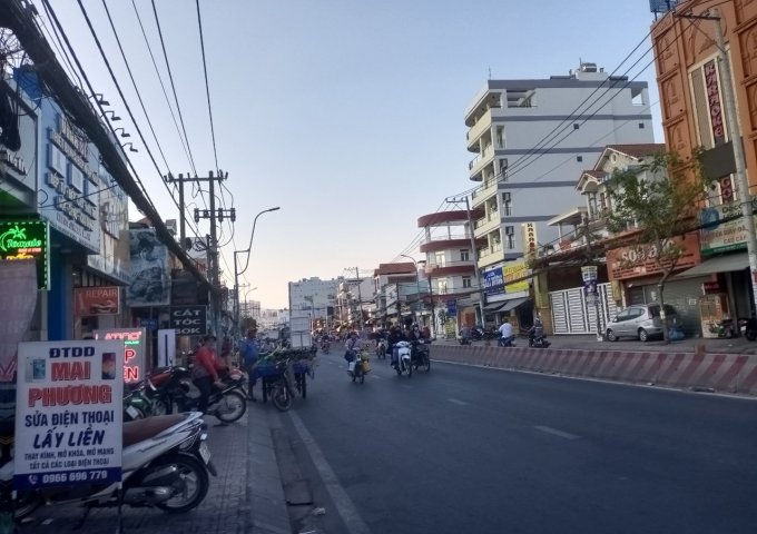 Cho thuê nhà mặt tiền đường Huỳnh Tấn Phát, P.Tân Phú, Quận 7