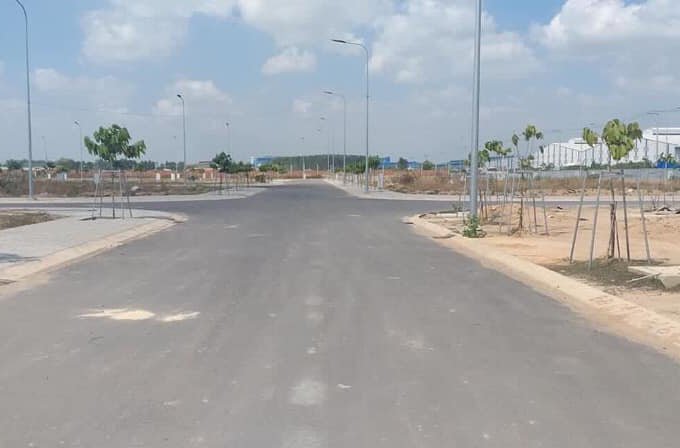 Chính chủ cần bán gấp lô đất mặt tiền DT 742