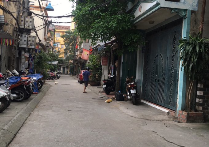 Bán căn họ tập thể H2 Trương Định - Nguyễn An Ninh. DT 40m2, giá 900 triệu