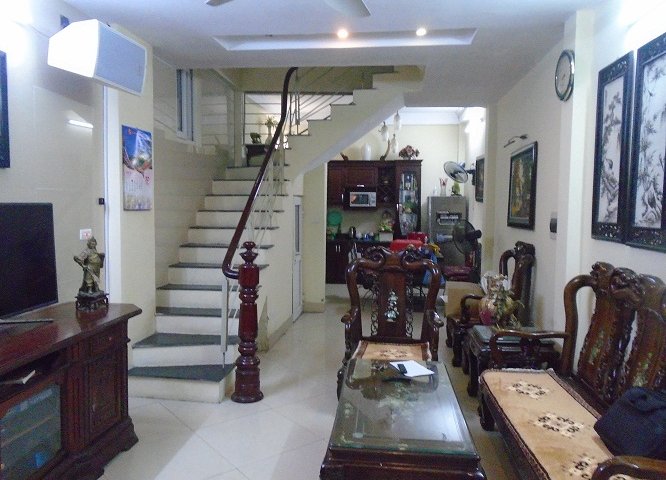 Bán căn hộ tập thể ngõ 120 Hoàng Quốc Việt, tầng 1, chính chủ sổ đỏ