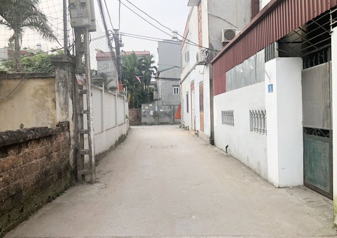  Bán nhà 2 tầng cũ tại Cửu Việt 2, Gia Lâm. DT 100m2, đường ô tô 7 chỗ, hướng Tây Bắc