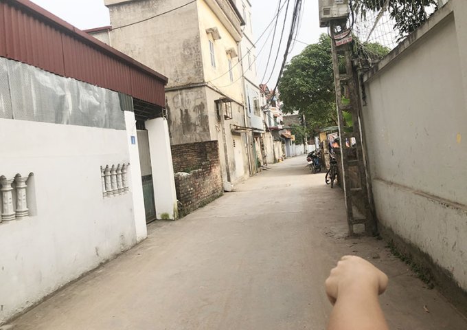  Bán nhà 2 tầng cũ tại Cửu Việt 2, Gia Lâm. DT 100m2, đường ô tô 7 chỗ, hướng Tây Bắc