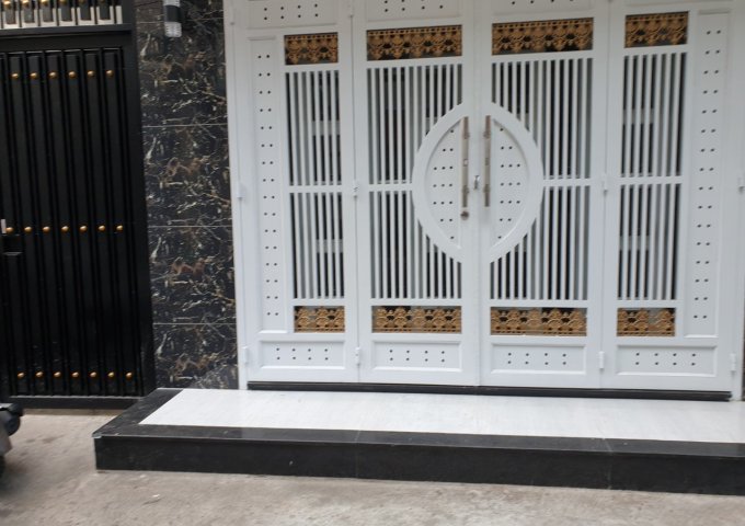Bán nhà Hẻm 517 Nguyễn Trãi, P.7, Q.5. Diện tích: 4m x 15m,1 trệt, 3 lầu mới , ở liền, nội thất cao cấp