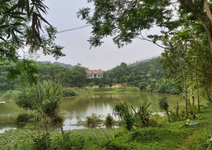 Cần bán 15.000m2 thị trấn Lương sơn có Biệt Thự hiện đại bám hồ 1ha khuân viên hoàn thiện viu đỉnh giá tốt.