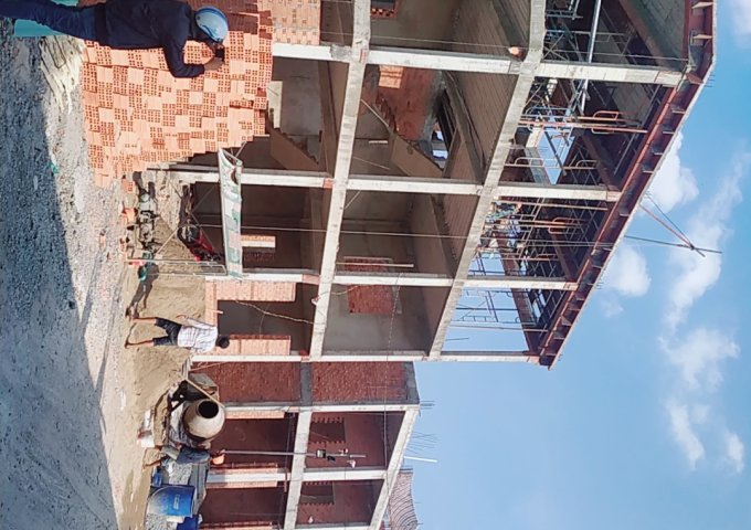 Bán nhà mặt phố 1 trệt 2 lầu  tại Bùi Thị Xuân, Dĩ An, diện tích 65m2 giá 1.8 Tỷ. Liên hệ 0393 760 544 