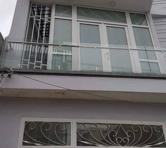 Cho thuê nhà 2 lầu đầy đủ nội thất hẻm an ninh Huỳnh Tấn Phát, gần cầu Phú Mỹ, Quận 7.