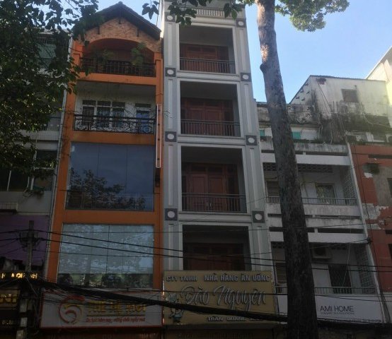 Bán nhà mặt tiền đường Cách Mạng Tháng 8, diện tích 4.5x22m, nhà 3 lầu