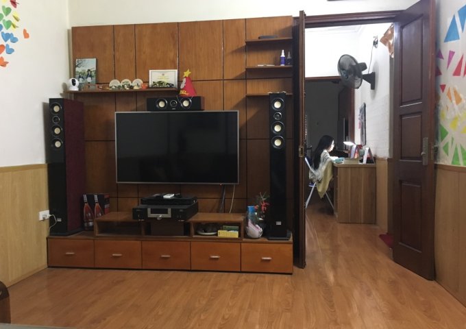 Bán nhà tập thể  xí nghiệp xây lắp 24 ngõ 68, Quan Nhân, P101 DT50m2, giá 1.6 tỷ LH 0969065560