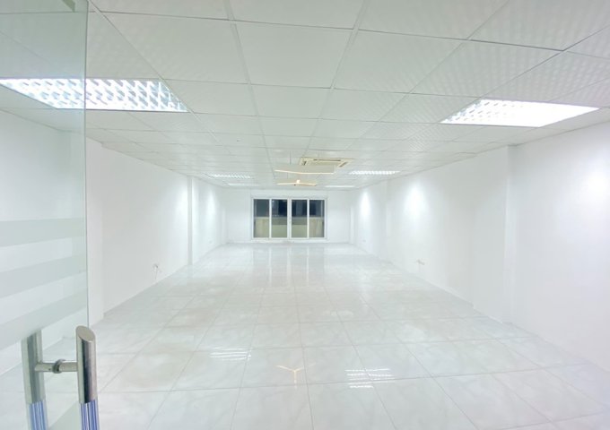 Cho thuê sàn văn phòng tại Nguyễn Xiển, sàn thông đẹp, vị trí gần ngã tư Khuất Duy Tiến- Nguyễn Trãi