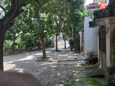 Chính chủ Cần bán đất tổ 18 Đức Giang, Long Biên, Hà Nội, ô tô vào nhà, có sân chung rộng trước nhà.