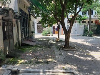Chính chủ Cần bán đất tổ 18 Đức Giang, Long Biên, Hà Nội, ô tô vào nhà, có sân chung rộng trước nhà.