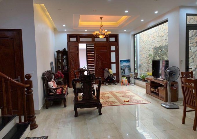 Cho thuê nhà liền kề Văn Cao 100m2 Full nội thất giá 35 triệu.