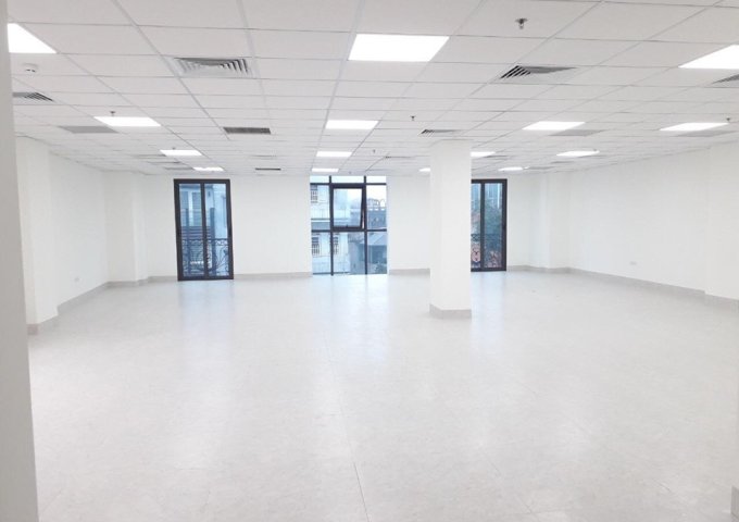 Văn phòng quá Đẹp trên tầng 6 trong tòa VP 8 tầng tại Yên Lãng . DT 110m2 giá chỉ 135N/m2