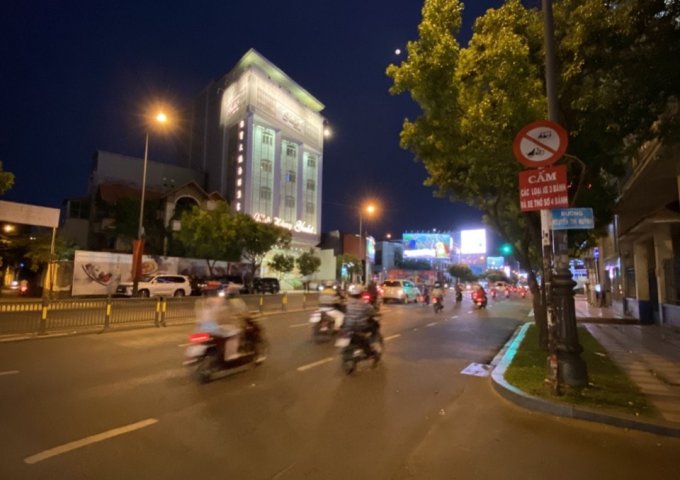 Nhà MT Nguyễn Xí, BT 5x20m, CN 94,6m2, KC: 3 lầu, gần Giga mall, Emart full NT: 13,5 tỷ TL