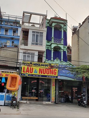 Sang nhượng quán gà nàng bân tại số 30 Bùi Xương Trạch, Thanh Xuân, Hà Nội.