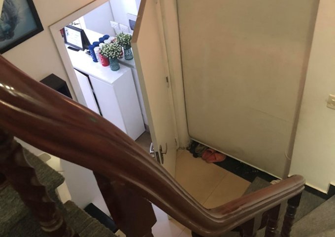 Cho thuê nhà mặt phố Thái Hà số 135, nhà 2 mặt tiền rất thuận tiện kinh doanh