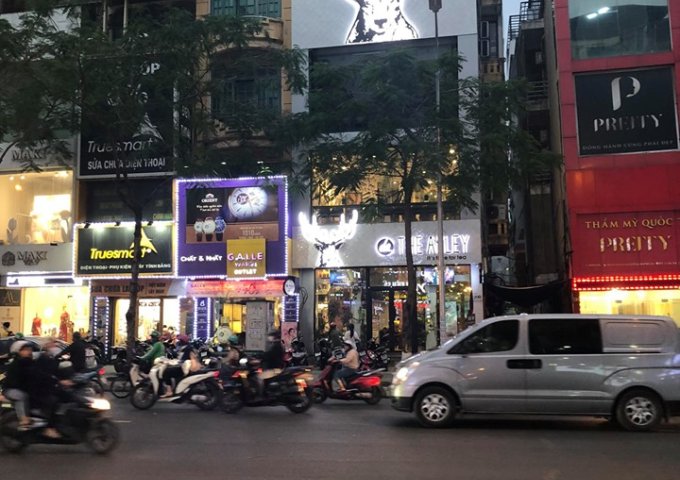 Cho thuê nhà mặt phố Thái Hà số 135, nhà 2 mặt tiền rất thuận tiện kinh doanh