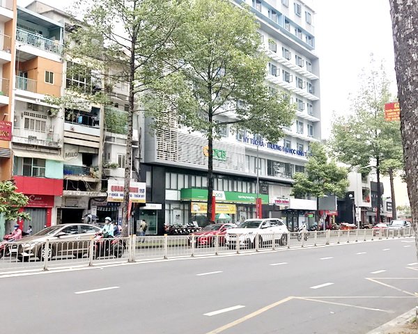 Bán nhà 2 mặt tiền đường Bùi Viện với Trần Hưng Đạo quận 1. 
