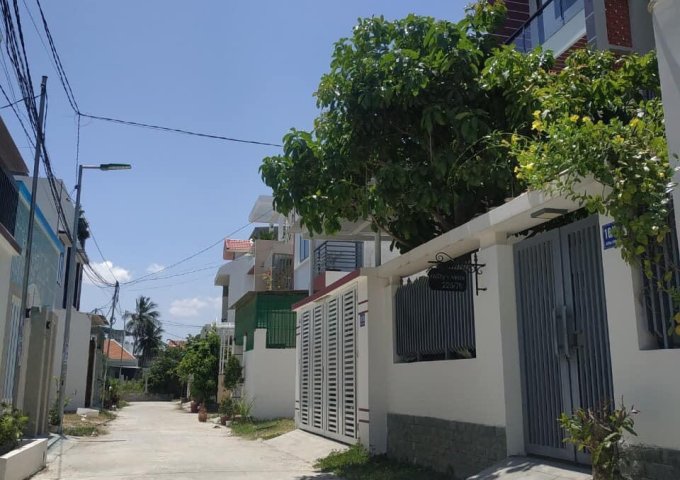  Với 2tỷ3 nhà 2 tầng đường Oto trung tâm Nha Trang