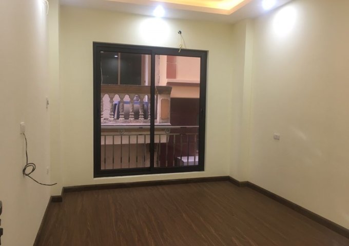 Bán nhà Tựu Liệt, Bằng B, 40m, 4 tầng, ô tô cách nhà 15m, vị trí đẹp