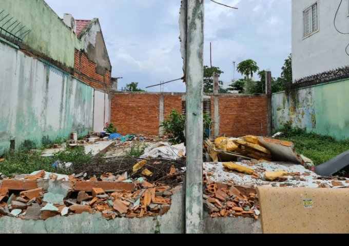 Bán nền thổ cư hẻm 194 CMT8 - Dt: 4.85x12.5 - Lộ oto - tặng GPXD