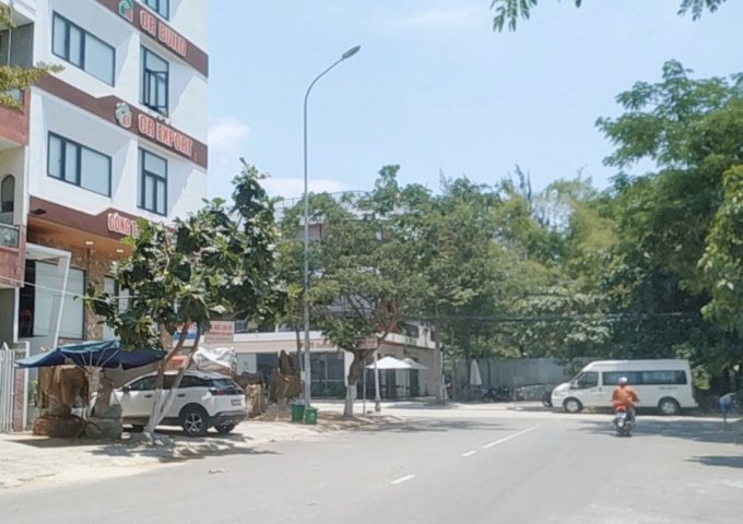 Bán nhanh lô đất 3 mặt tiền đường Dương Thị Xuân Quý, gần biển