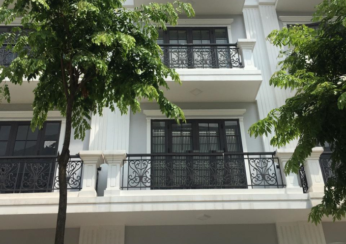 Cho thuê nhà liền kề nguyên căn Nguyễn Xiển, 70mx 5T, 23 triệu/tháng.