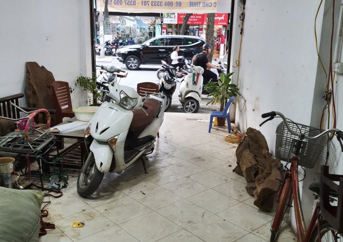 Bán nhà mặt phố Khâm Thiên, KD sầm uất. DT 61 m. Giá 250 tr/m2 (có TL).