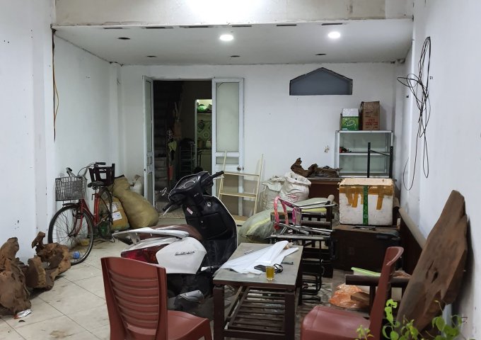 Bán nhà mặt phố Khâm Thiên, KD sầm uất. DT 61 m. Giá 250 tr/m2 (có TL).