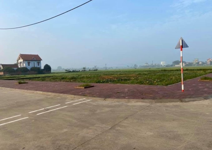 Bán đất mặt đường chính thôn Vệ Ninh, xã Phù Linh.