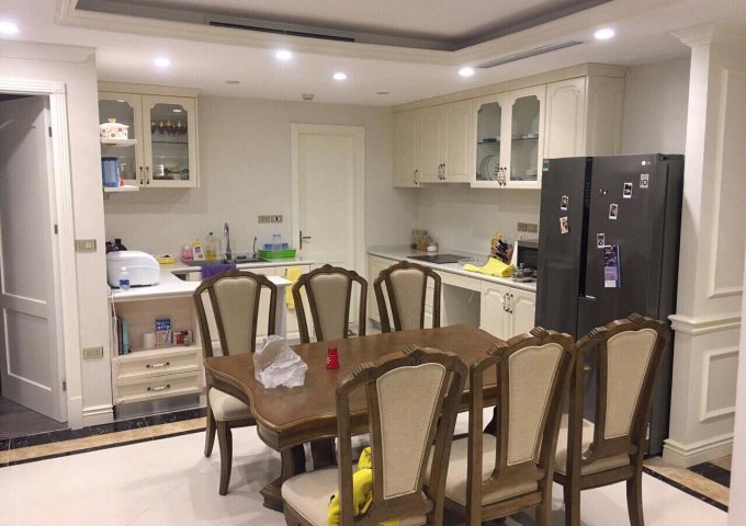 Cho thuê căn hộ cao cấp tại Hoàng Cầu Skyline, 36 Hoàng Cầu, 94m2, 2PN, view hồ, giá 14 triệu/tháng