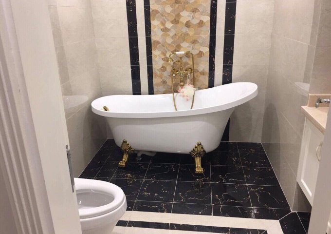 Cho thuê căn hộ cao cấp tại Hoàng Cầu Skyline, 36 Hoàng Cầu, 94m2, 2PN, view hồ, giá 14 triệu/tháng