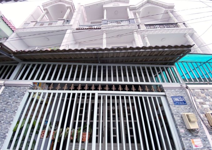 bán gấp nàh 4.4x13m xây dựng 3 tầng 4PN tặng lại nội thất 1886 Huỳnh Tấn Phát Nhà Bè