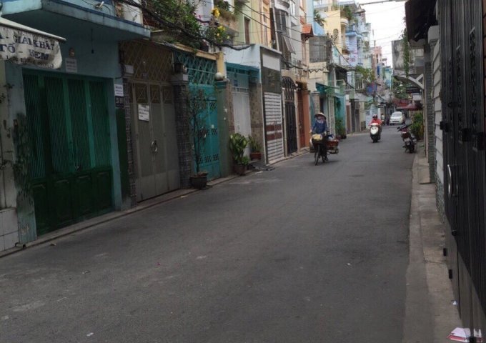 Kẹt tiền cần bán nhà HXH Trần Khắc Chân, quận Phú Nhuận. 