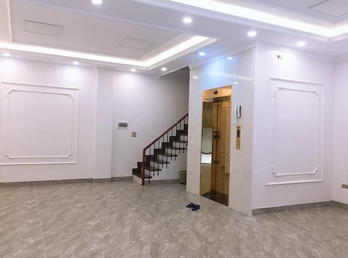 Cho thuê nhà ngõ 470 đường Láng 55m2 x 3T ngõ se 3 gác.