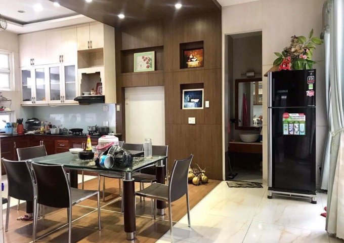Chuyển công tác cần bán gấp biệt thự tặng nội thất tại phường Phú Nhuận, quận 7, TP.HCM