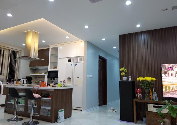 Chính chủ cần bán gấp căn hộ 4 PN diện tích 175m tại 62 Nguyễn Huy Tưởng.