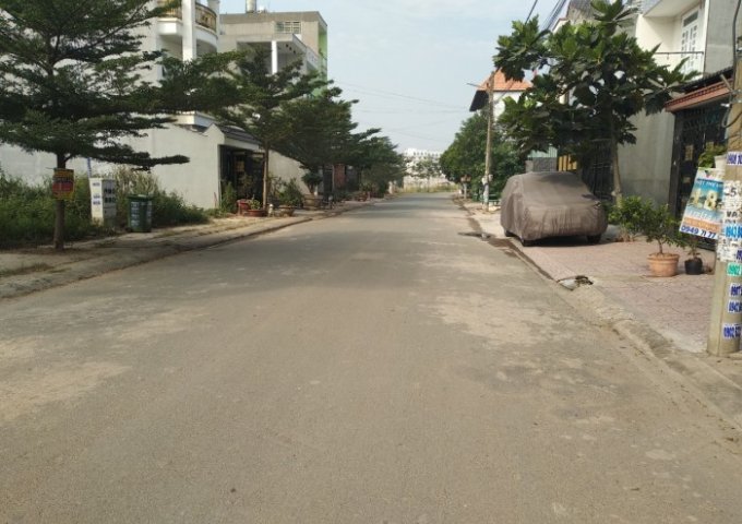 Gấp! cần bán 3 lô đất nằm trên đường Nguyễn Văn Bứa, Hóc Môn, gần ngã 3 Giồng, 100m2, 680tr, làm xưởng, xây trọ vô tư