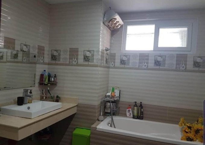 Chủ nhà chuyển chỗ ở cần bán căn hộ chung cư Vinaconex 1 địa chỉ 289A Khuất Duy Tiến, Penthouse diện tích 300m2 giá 8 tỉ có TL