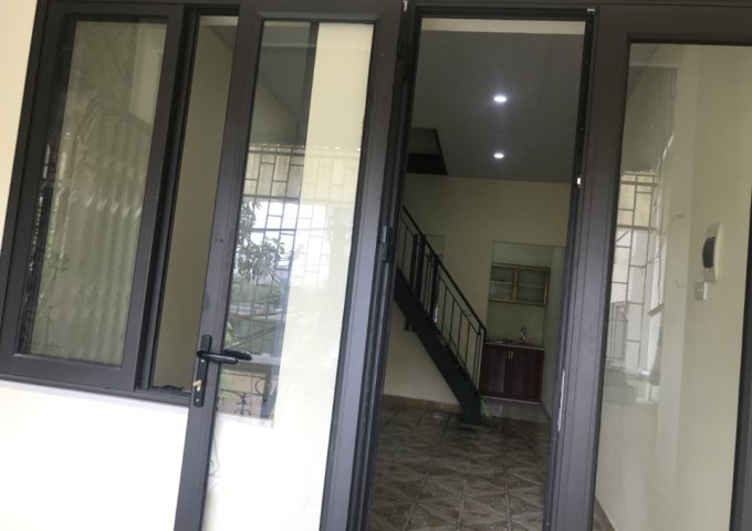 Cho thuê nhà tập thể Giáp Bát, 2 tầng, giá thuê tốt ở Hoàng Mai