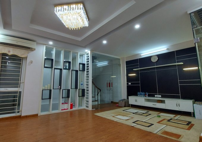 Bán gấp nhà thời Covid 63m2 mặt Phố Trần Qúy Kiên, vỉa hè 3m, kinh doanh sầm uất 13,5 tỷ