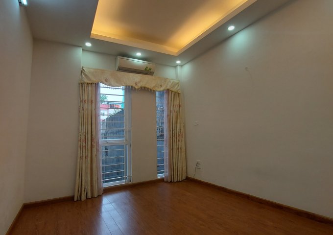 Bán gấp nhà thời Covid 63m2 mặt Phố Trần Qúy Kiên, vỉa hè 3m, kinh doanh sầm uất 13,5 tỷ