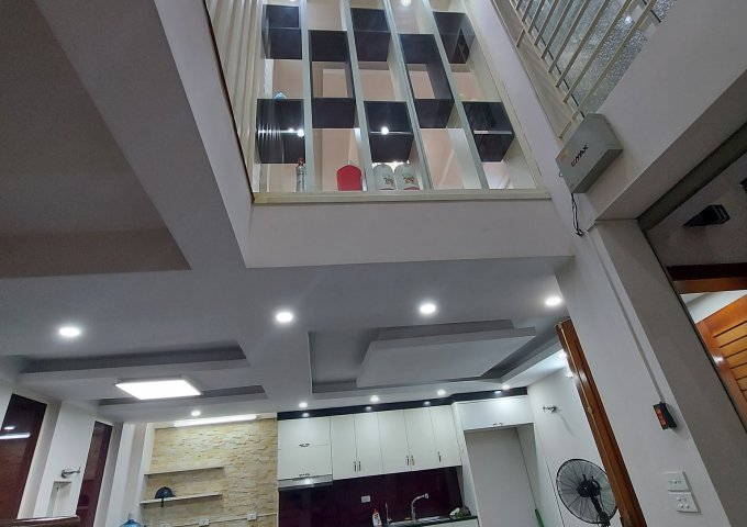 Bán gấp nhà thời Covid 63m2 mặt Phố Trần Qúy Kiên, vỉa hè 3m, kinh doanh sầm uất 13,5 tỷ