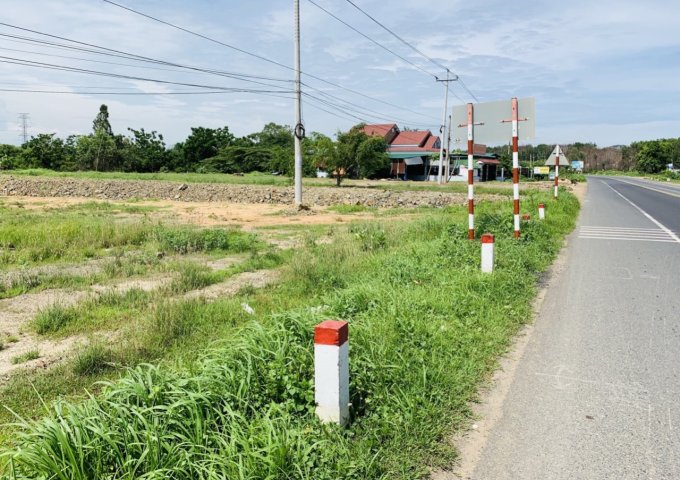 CẦN BÁN NHANH LÔ ĐẤT MẶT TIỀN QUỐC LỘ 1A (40X 95) 200M THỔ CƯ. TẠI SÔNG PHAN, HUYỆN HÀM TÂN, TỈNH BÌNH THUẬN . LH 0865869639