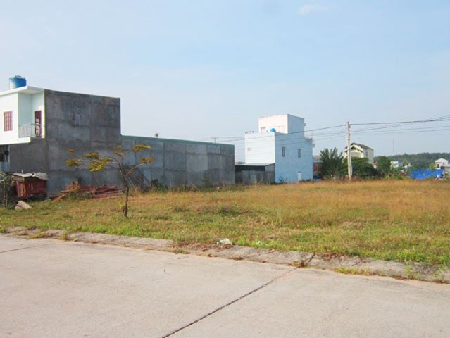 Cần bán lô đất 300m2 (thổ cư 100m2) ngay trung tâm Phú Mỹ, sổ riêng, 4,8 triệu/m2, sang tên xây dựng ngay